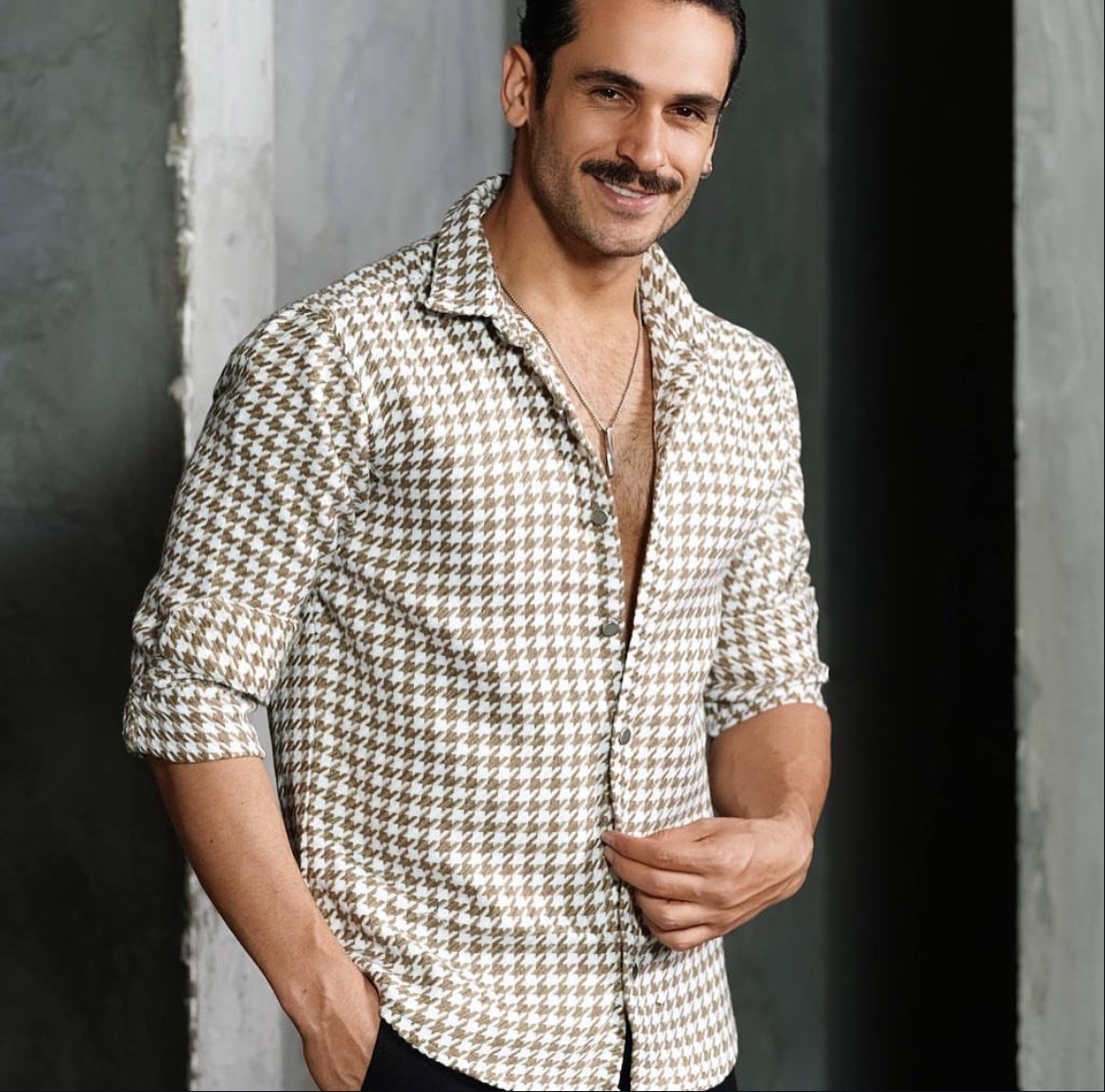 پیراهن پشم مردانه ترک وارداتی جنس پشم اصل درجه یک اندامی در رنگ بندی مختلف